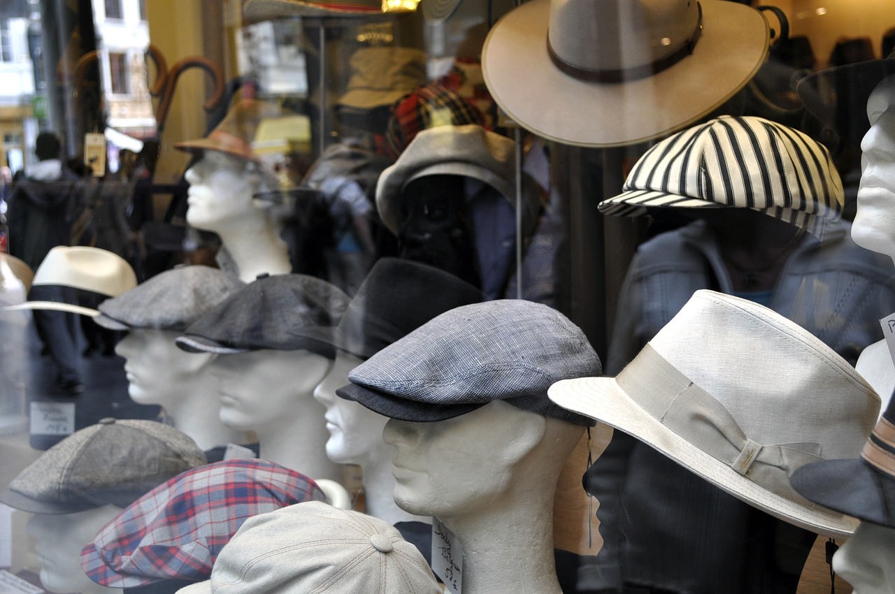 Wystawa sklepowa kapeluszy